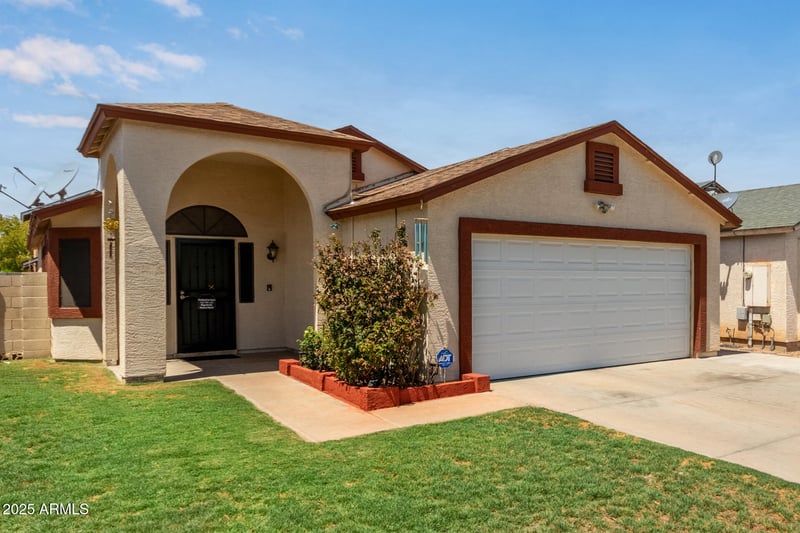 4026 88th Ln, Phoenix, AZ 85037