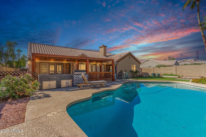 4026 Summerhaven Dr, Phoenix, AZ 85044