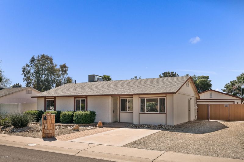 4033 E Campo Bello Dr, Phoenix, AZ 85032