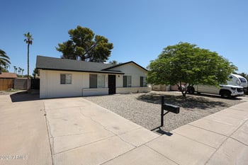 4034 Windrose Dr, Phoenix, AZ 85032