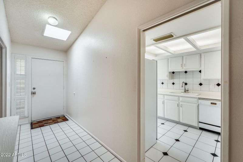 4034 W Harmont Dr, Phoenix, AZ 85051