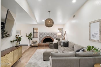 4035 Loma Ln, Phoenix, AZ 85051