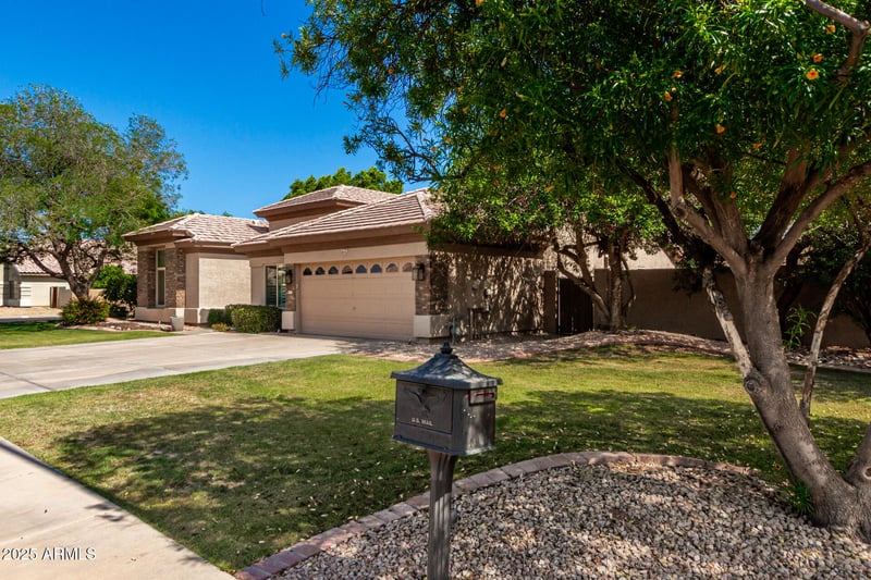 4037 Elmwood St, Mesa, AZ 85205