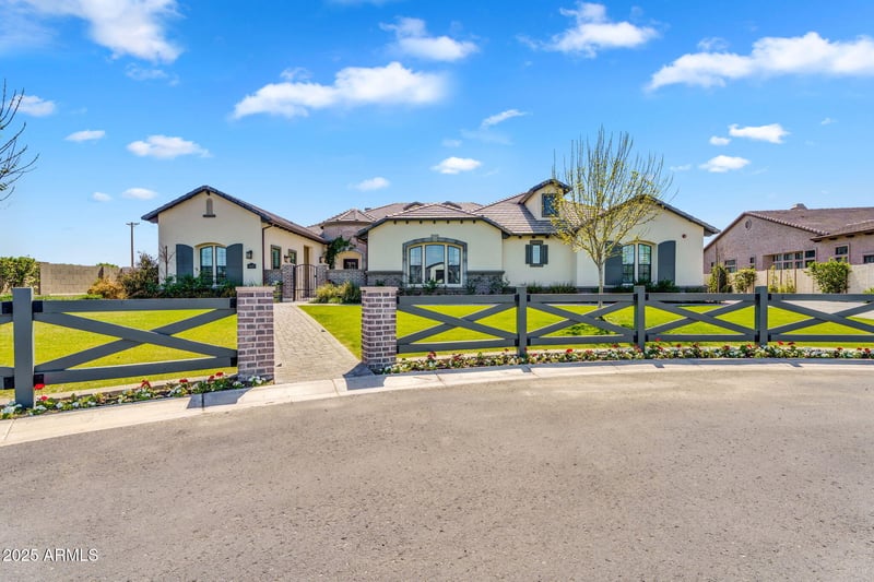 4037 Minton Cir, Mesa, AZ 85215