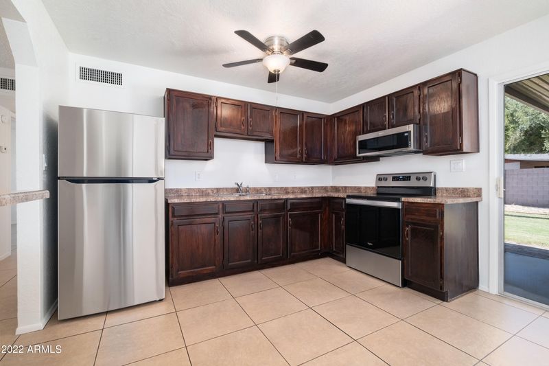 4038 E Grove St, Phoenix, AZ 85040