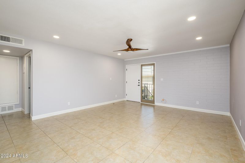 4041 E Camelback Rd #11, Phoenix, AZ 85018