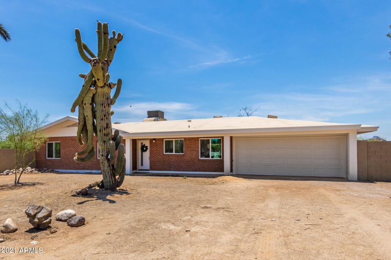 4043 E Whitney Ln, Phoenix, AZ 85032
