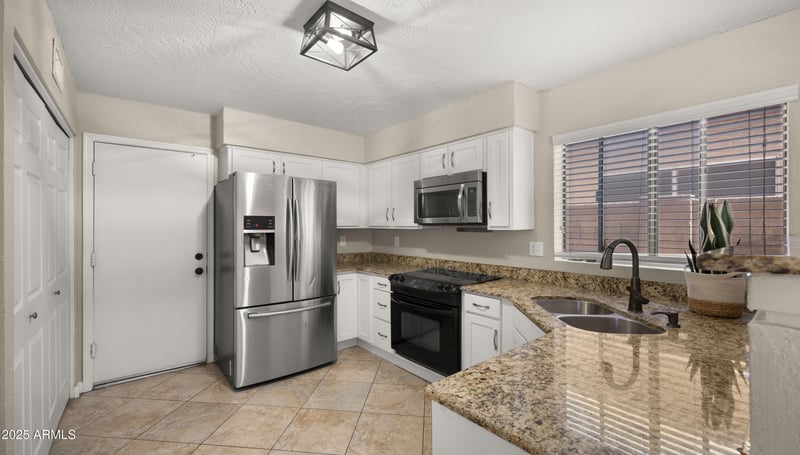 4043 Mountain Vista Dr, Phoenix, AZ 85048