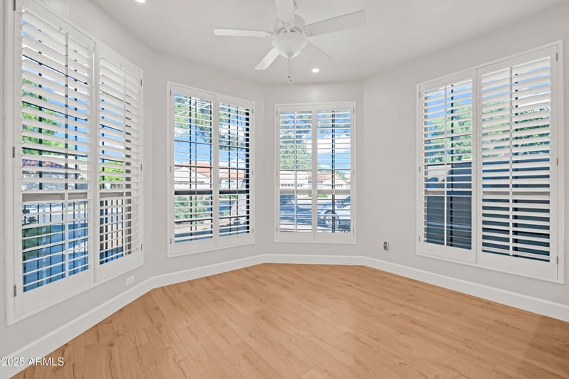 4043 Paradise Dr, Phoenix, AZ 85028