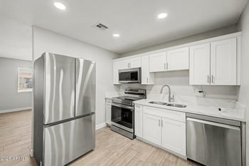4044 Burgess Ln, Phoenix, AZ 85041