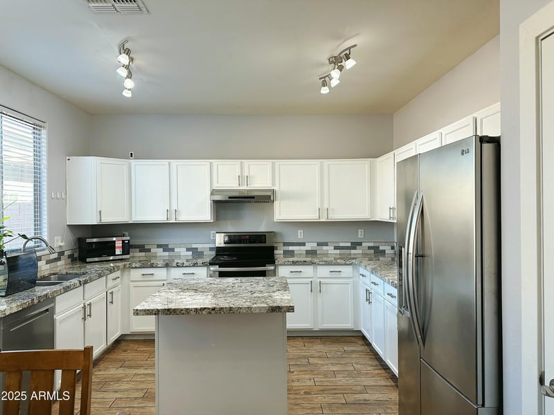 4046 Saint John Rd, Phoenix, AZ 85032