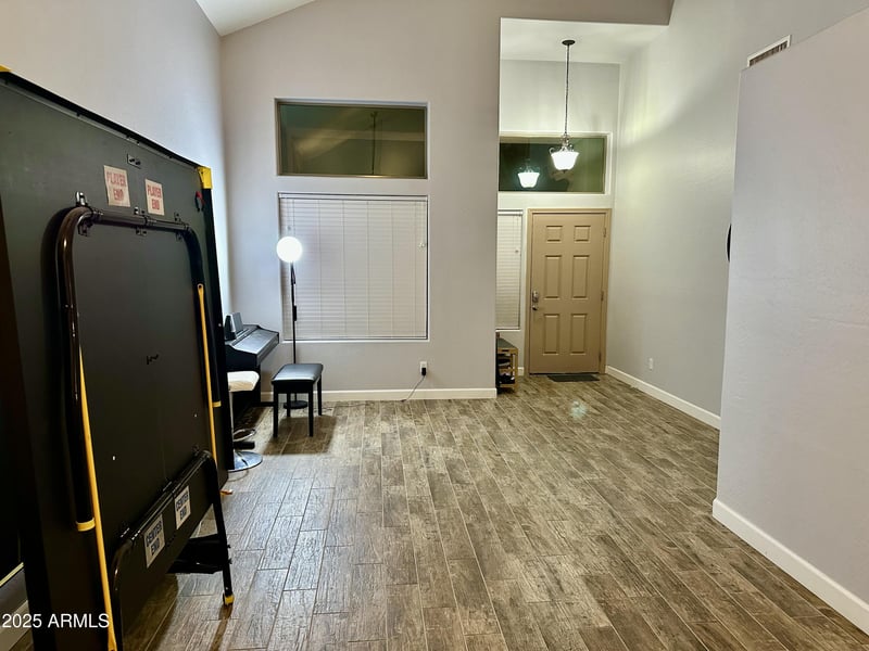 4046 Saint John Rd, Phoenix, AZ 85032