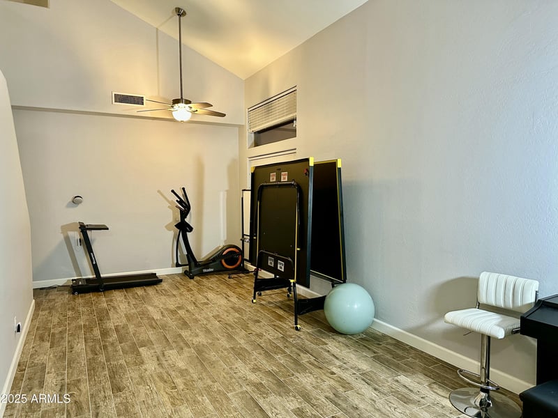 4046 Saint John Rd, Phoenix, AZ 85032