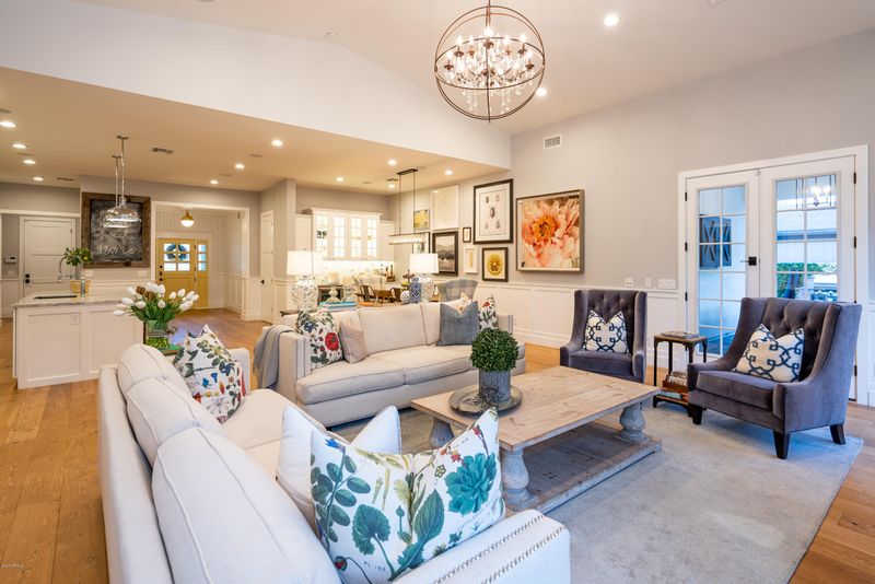 4047 E Minnezona Ave, Phoenix, AZ 85018