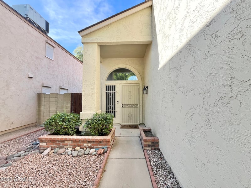4047 Whispering Wind Dr, Glendale, AZ 85310