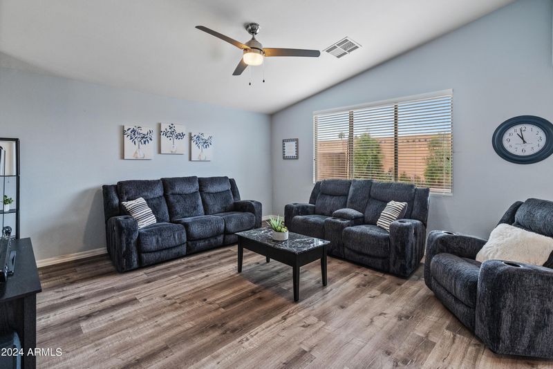 4048 E Melinda Ln, Phoenix, AZ 85050