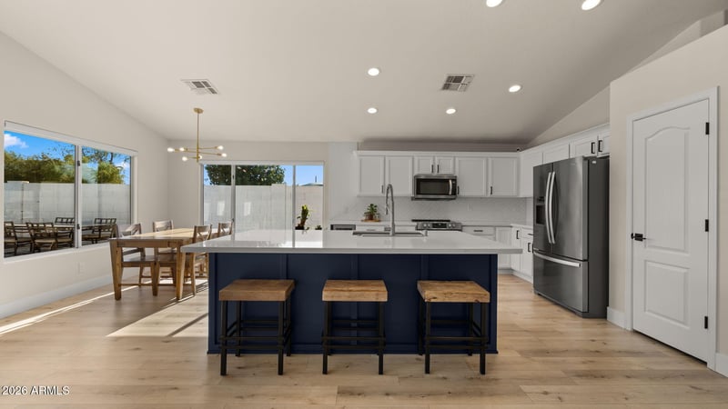 4049 E Vista Dr, Phoenix, AZ 85032