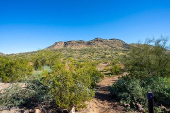 4049 Hackamore Dr, Phoenix, AZ 85083