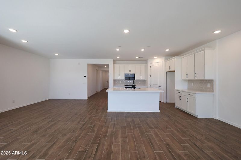 4049 W Eli Dr, San Tan Valley, AZ 85144