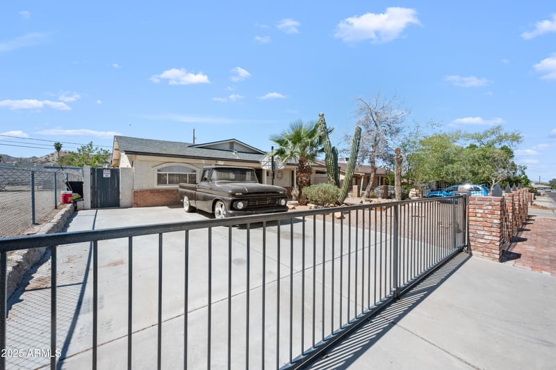 405 Monte Way, Phoenix, AZ 85041