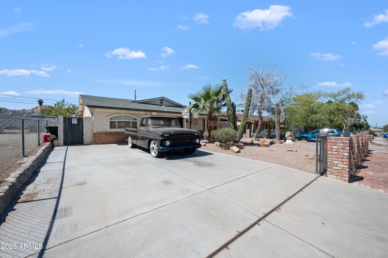 405 Monte Way, Phoenix, AZ 85041