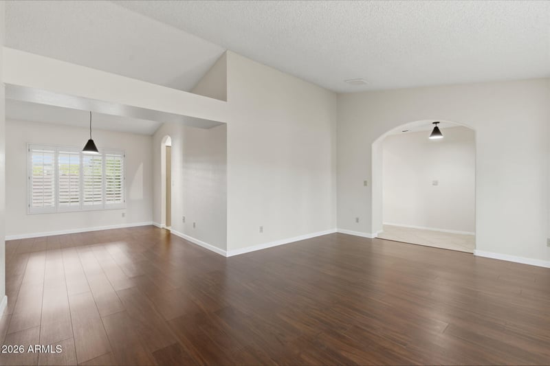 4050 W Saguaro Park Ln, Glendale, AZ 85310