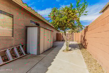 4051 Desert Hollow Dr, Phoenix, AZ 85083