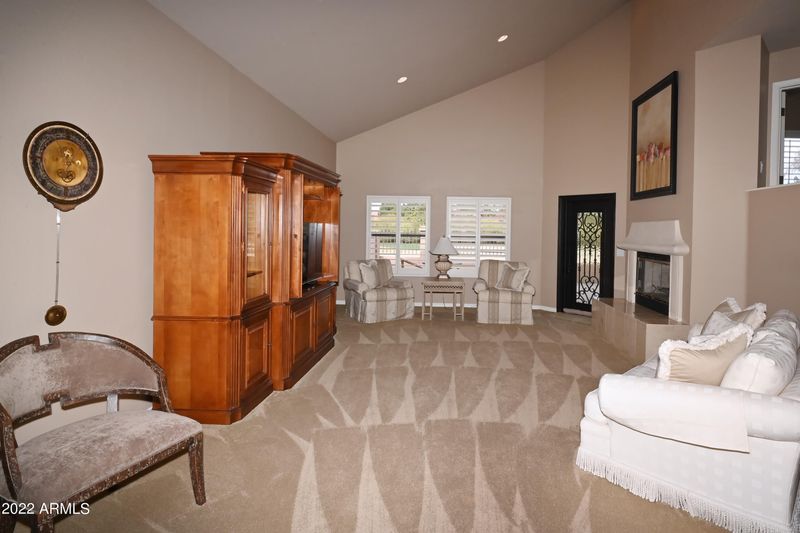 4052 E Paradise Dr, Phoenix, AZ 85028