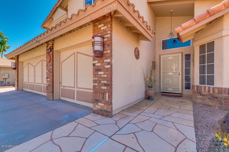 4055 W La Junta Dr, Glendale, AZ 85310
