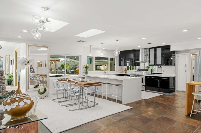 4059 E Shangri La Rd, Phoenix, AZ 85028