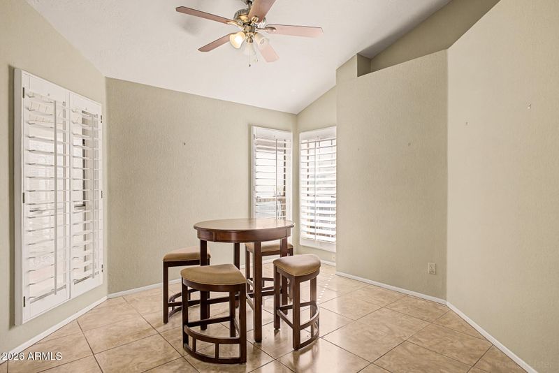 406 E Taro Ln, Phoenix, AZ 85024