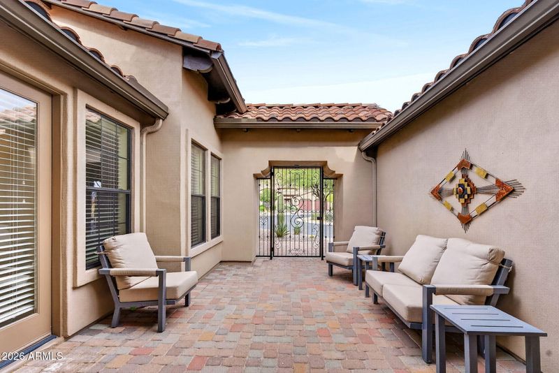 4062 N Goldcliff Cir, Mesa, AZ 85207