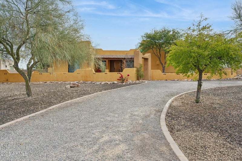 40627 6th Ave, Phoenix, AZ 85086