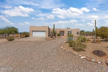 40648 251st Ave, Morristown, AZ 85342