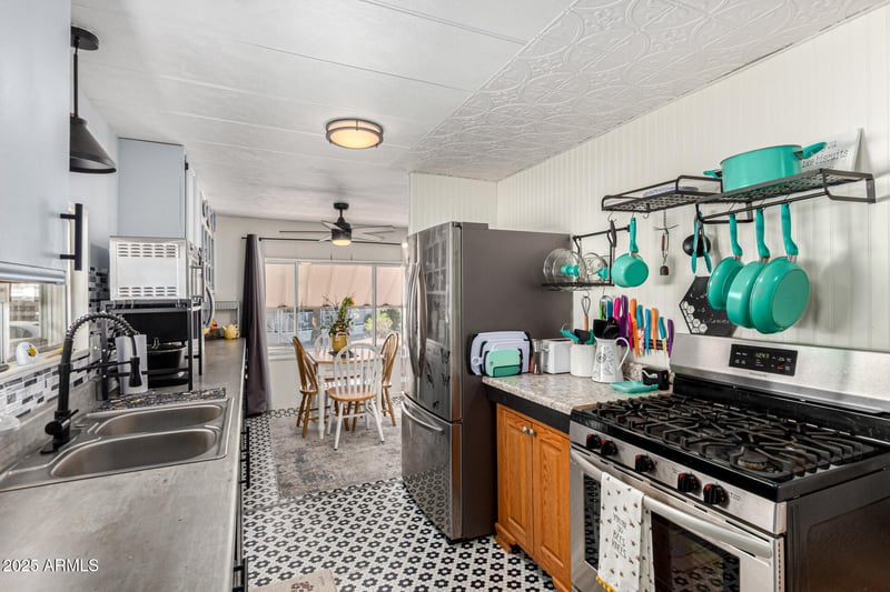 4065 University Dr #332, Mesa, AZ 85205