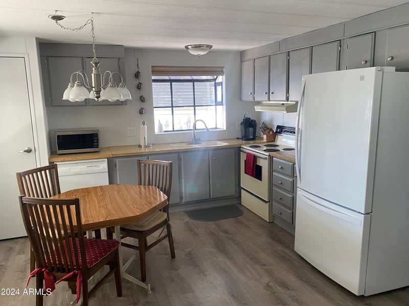 4065 University Dr #476, Mesa, AZ 85205