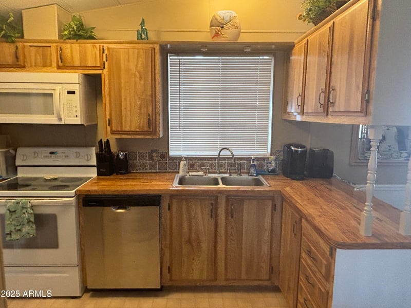 4065 University Dr #565, Mesa, AZ 85205