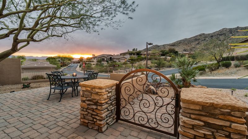 407 E Desert Wind Dr, Phoenix, AZ 85048