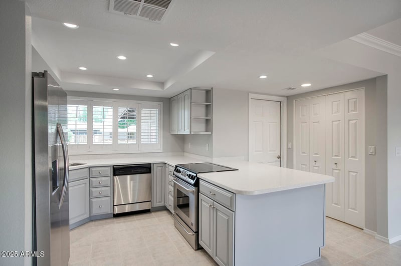4079 Shangri La Rd, Phoenix, AZ 85028