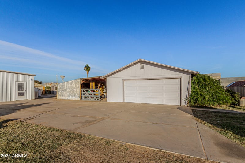 40801 Coyote Rd, San Tan Valley, AZ 85140