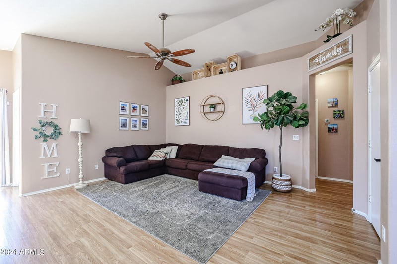 40802 Hearst Dr, Anthem, AZ 85086