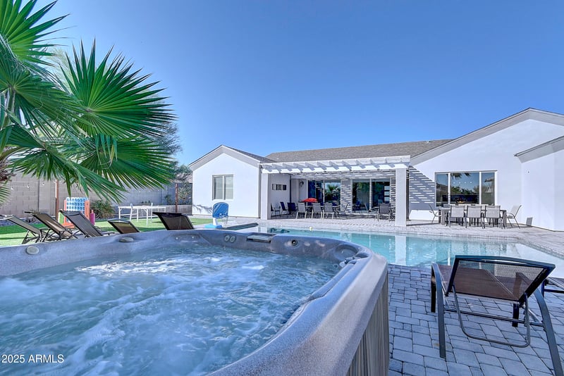 4095 Nisbet Rd, Phoenix, AZ 85032