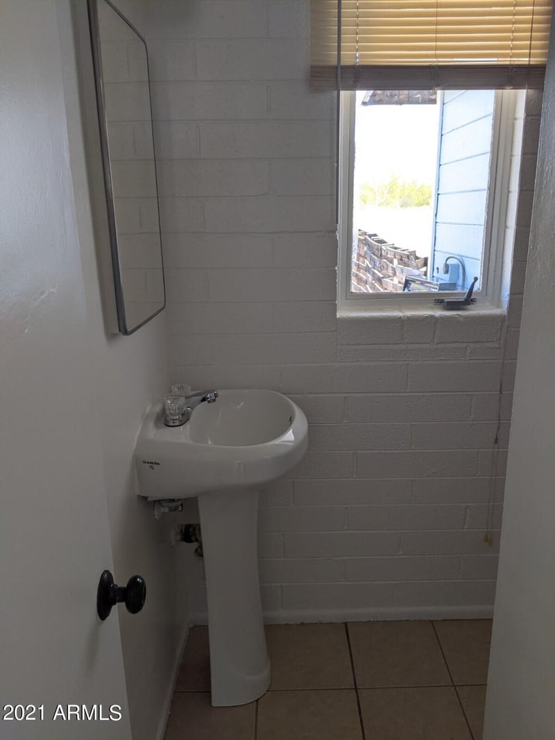 410 Reizen Dr, Morristown, AZ 85342