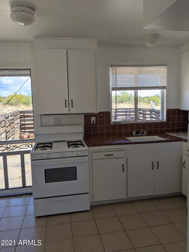 410 Reizen Dr, Morristown, AZ 85342