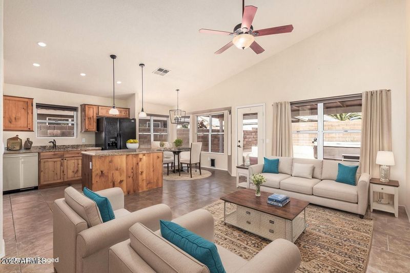4102 E Cathedral Rock Dr, Phoenix, AZ 85044