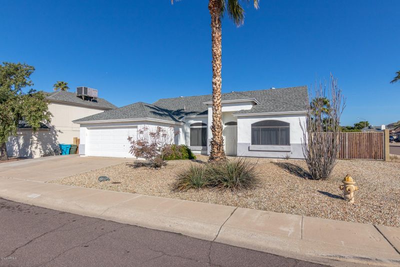 4102 W Questa Dr, Glendale, AZ 85310