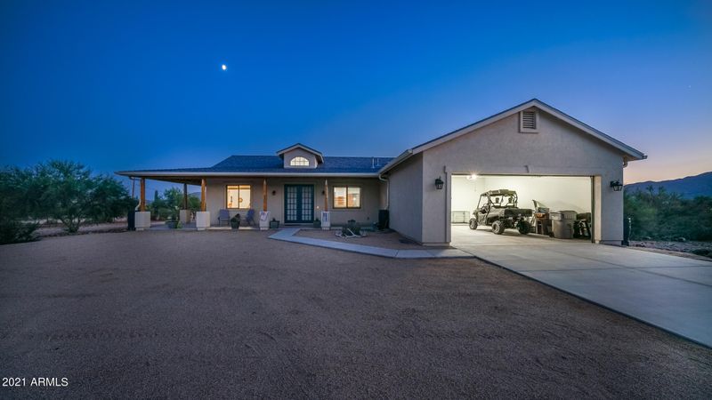 411 E Venado Dr, New River, AZ 85087