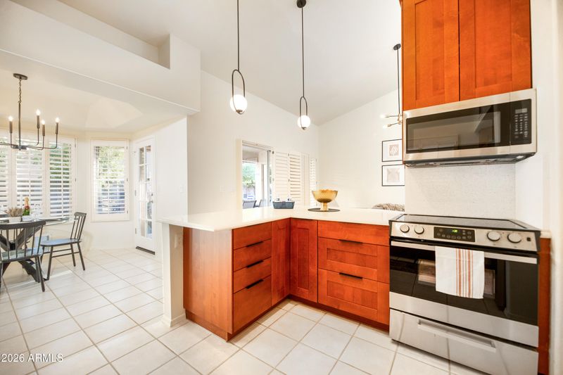 4117 E Glenhaven Dr, Phoenix, AZ 85048