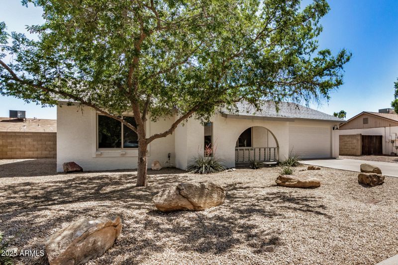 4121 W Paradise Dr, Phoenix, AZ 85029