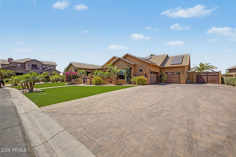 4122 Oraibi Dr, Glendale, AZ 85308